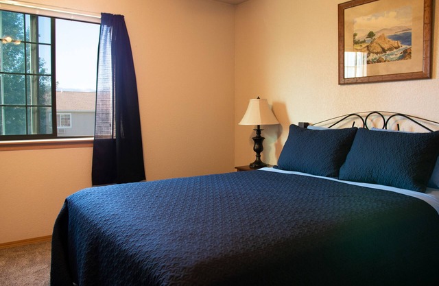 The Cozy Condo - Centrally Located 3 Bedroom in the Heart of Missoula!