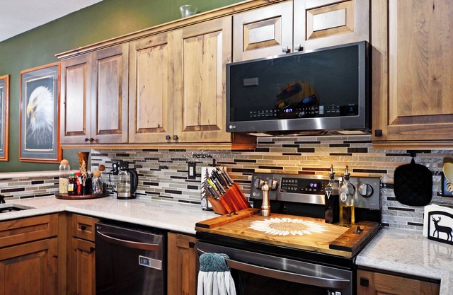 The COZY COVE is a newly renovated home that is family friendly with Wi-fi