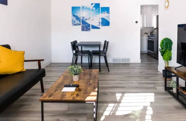 The Cozy Crib / Spacious & Workspace w/ Monitor