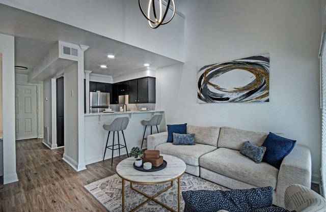 The Cozy Fondren Loft