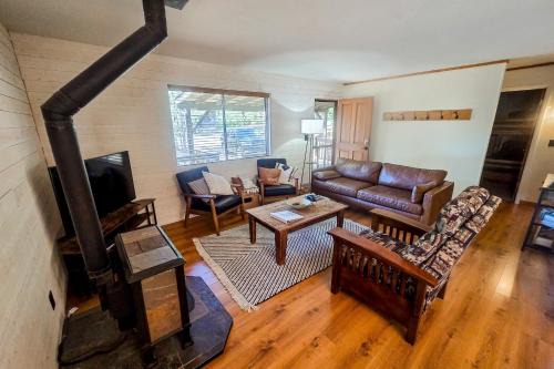 The Cozy Green Cabin