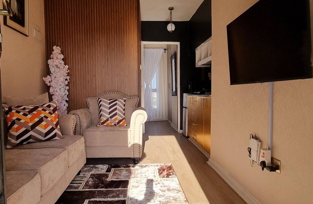 The Cozy Nook; Superior 1 Bedroom; Rooftop Pool, Gym, 24/7 Shop & Restaurant