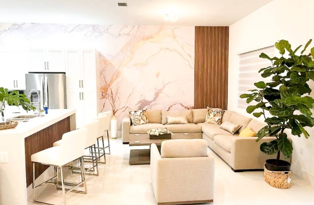 THE COZY PALM HOUSE for rent 4-bedroom, Homestead, Florida
