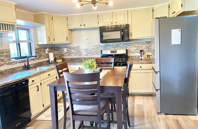 The Cozy Teal Door Cottage