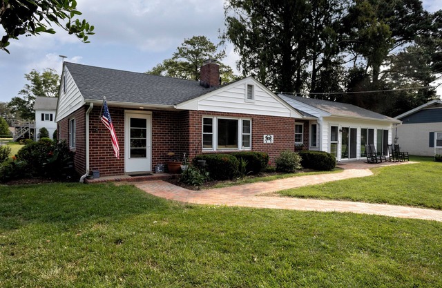 The Crabby Little Oyster Cottage in Cambridge MD