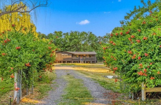 The Creek House Pool & Spa + Oak Creek Access