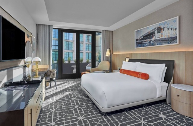The Crescent Hotel | Patio Deluxe King | Near Art & Science District