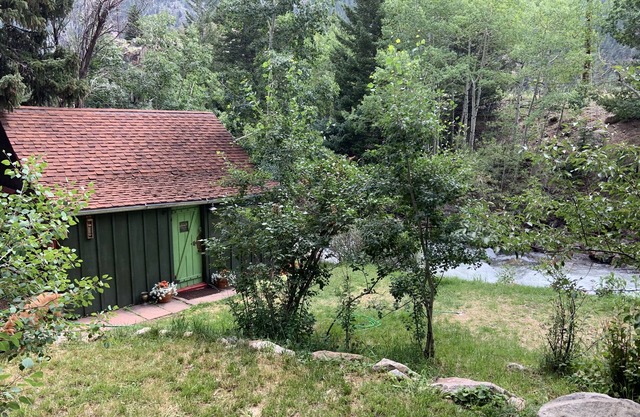 The Cricket - Ein kleines Haus in Clear Creek, 3 Minuten von der Innenstadt entfernt