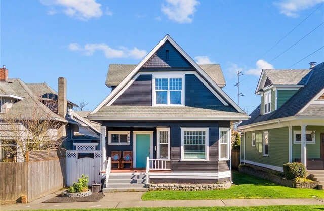 The Cushman House A: Unit A near 6th Ave UPS UW Ruston