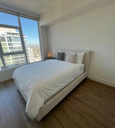 The Daisy Bright 2BR Stay in Downtown San Diego