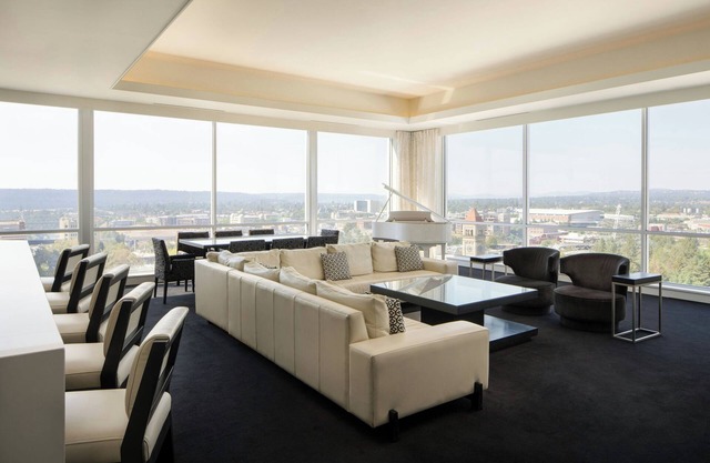 The Davenport Grand, Autograph Collection