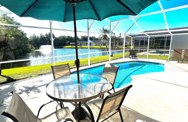 The Den! Private Pool and Pond Views, 5 Miles to Disney