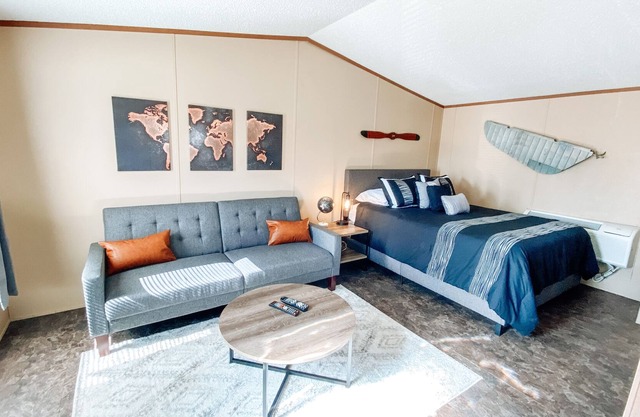 THE DEREK - One Bedroom Studio Apartment