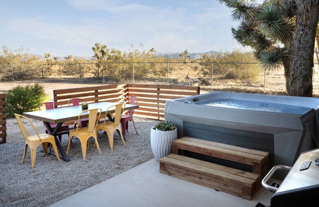 The Desert Peacock, Hot Tub, Central AC & VIEWS