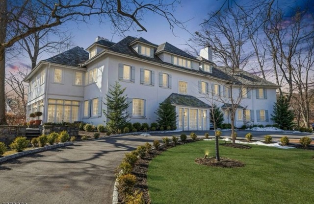 The dinner parties that can be had! 7-bedroom estate in wonderful Llewellyn Park