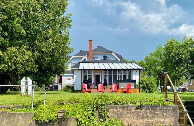 The Doctor's House - 4 bedroom waterfront home, Campbell's Bay, QC