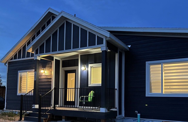 The DogWoods is a dog-friendly house 2 min walk to beach access - 6 bedrooms