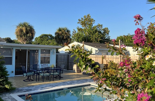 Monthly specials!The Dolphin House! Pool home close to the beach & Pets Welcome