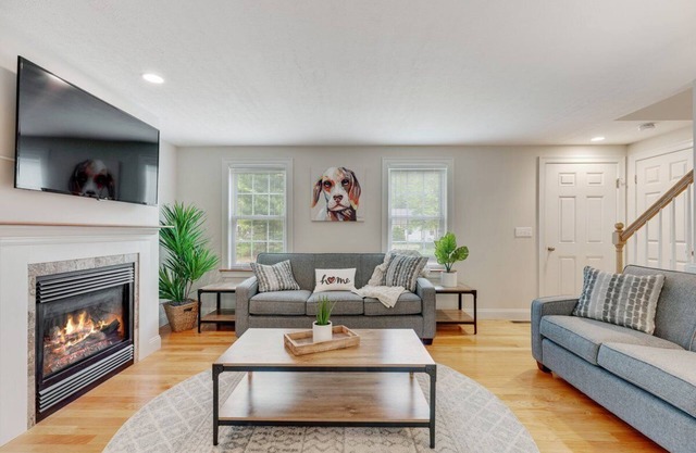 The Driftwood Home, 5 min from Mashpee Commons, AC