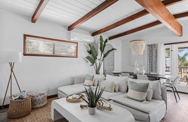 The Driftwood. Oceanfront Retreat by Sunset Cliffs