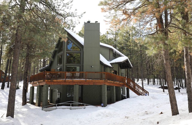 The Duke Cabin - A FOREST LAKES Cabin in the Woods!