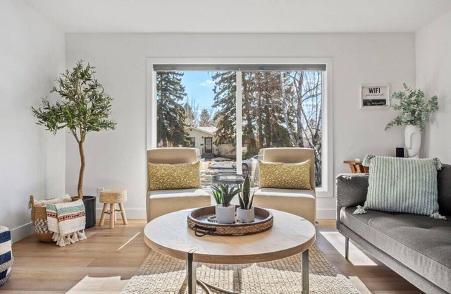 The Duke | Spacious | Upscale | Close to DT