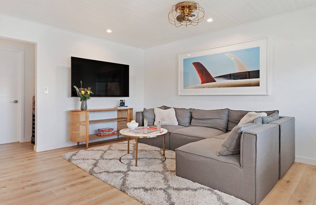 The Earth of Carp! 2BD 1BA, 2 Blocks to Beach, Walk Everywhere!