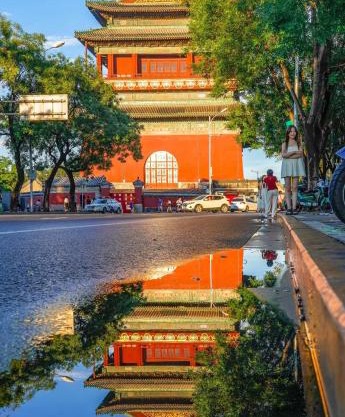 The East Hotel-Very close to the Drum Tower,The Lama Temple,Houhai Bar Street,and the Forbidden City,There are many old Beijing traditional hutongs around the hotel ,Experience the culture of old Beijing hutongs,Near Exit A of Shichahai on Metro Line 8