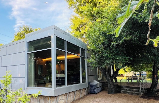 The Eastwood Estate: secluded yet convenient, and with all the modern amenities
