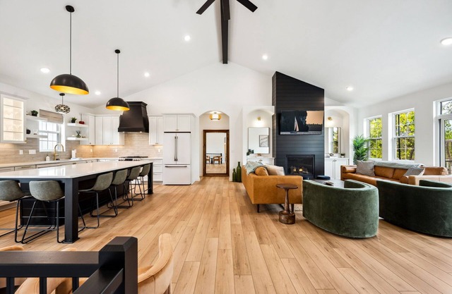 The Edelweiss: NEW 6 BR/Theatre/Game Room/Fire Pit