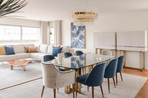 The Eight Luxury Stay