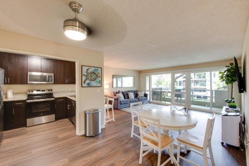 The Electric Blue Abode, Oceanside