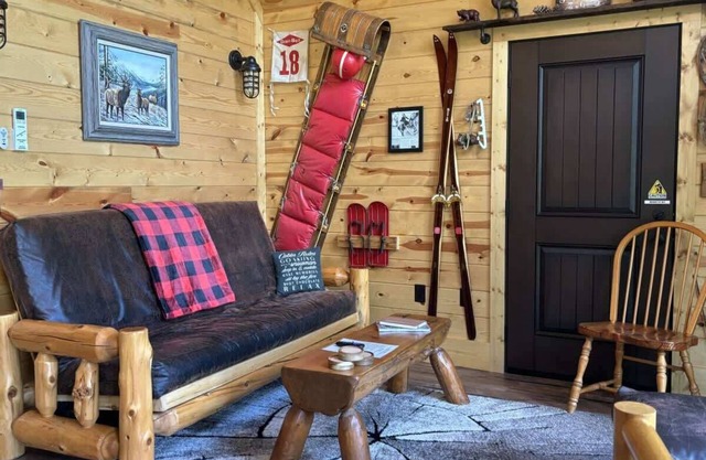 The Elk Inn - Lower Clam Lake