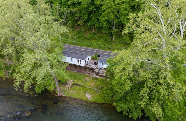The Eloise - Stylish 3BR, 2 Bath Cottage on Greenbrier River, WV incl. AC, WiFi