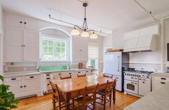 The Elora - Spacious Luxury Historic Retreat