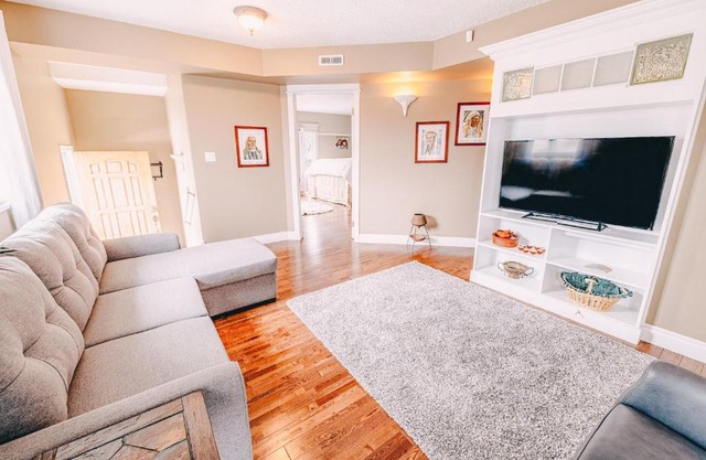 The Elowen Suite - Downtown