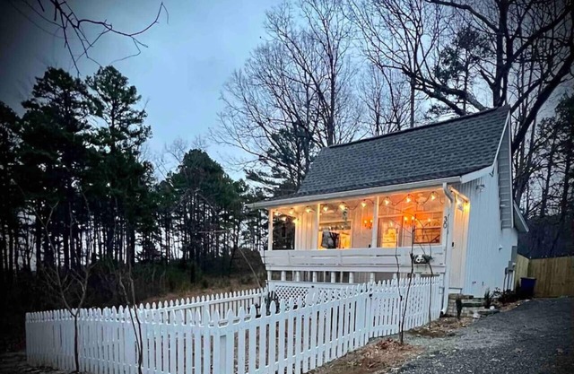 The Enchanted Cottage, Greers Ferry Lake Area