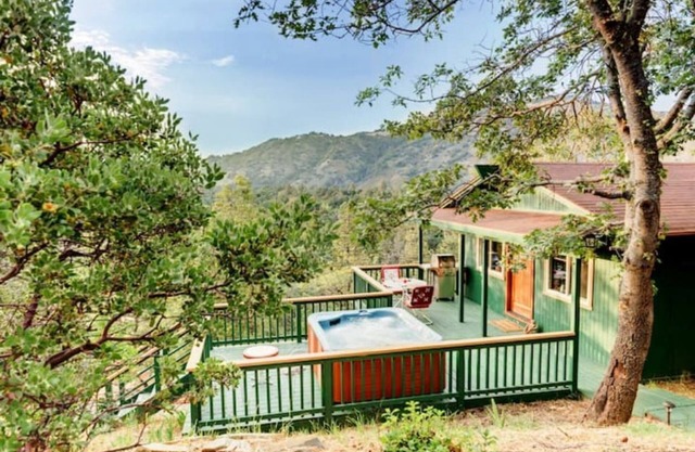 The Enchanted Lookout - luxury Julian cabin & spa.