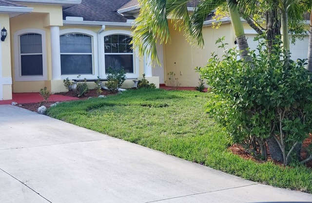 The entire house , nice and cozy 3beds/2baths