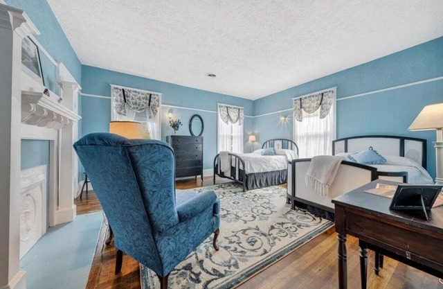 The Equestrian, Relaxing 4-bedroom Bed & Breakfast in Historic Alderson, WV, with AC, WiFi