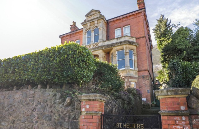THE ESCAPE, romantic, with a garden in Great Malvern