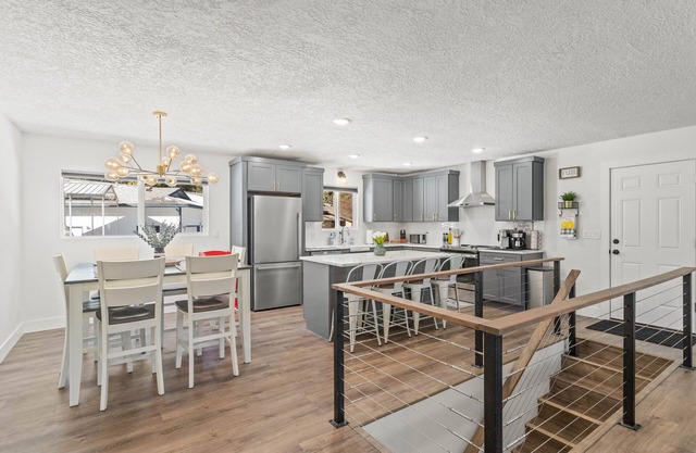 The Fairway Home - "3000 sq. ft. Family Friendly Vacation Home w/ Game Room"