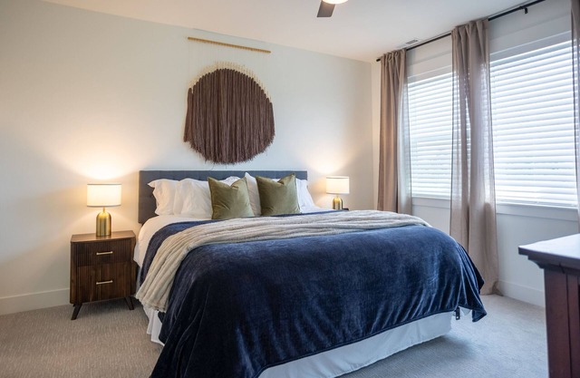The Fairway Townhouse | Minutes from Golf Course | Sleeps Up To 7