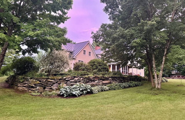 The Farmhouse at Bixby Hill - Post & Beam - Mountain Views - Private Estate