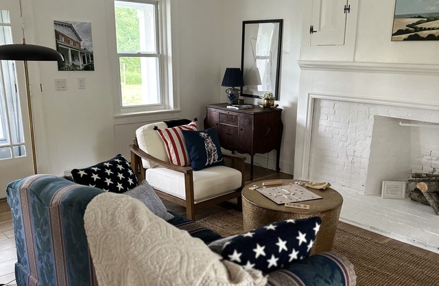 The Farmhouse at Saratoga - H1 Vintage - King Bed