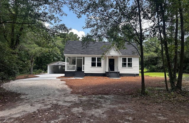 The Farmhouse Retreat on 9 acres