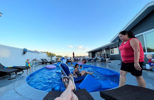 The Farmstead- Pool, Hot Tub, Firepit and Farm Fresh Eggs/Animals in Walla Walla