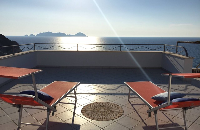 DAS WILDLIFE HAUS IN CALA DELL'ACQUA AM MEER MIT BLICK AUF PALMAROLA