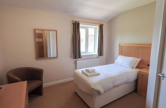 THE FELLSIDE HAVEN AT EAMONT PARK, with a garden in Penrith