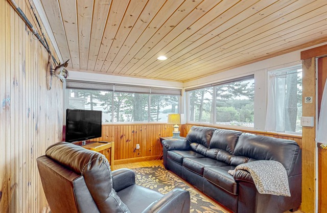 The Fishbowl | Waterfront apartment in Standish with Sebago Lake views & dock